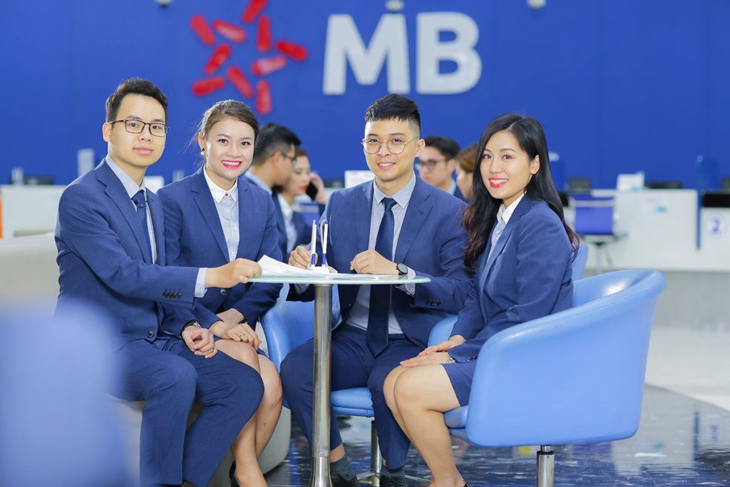 Ngân hàng MB Bank có thiết kế đồng phục sang trọng